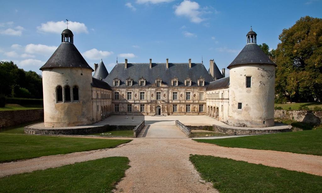 Au 10 Le Long Du Canal Lejlighed Fain-Les-Montbard Eksteriør billede